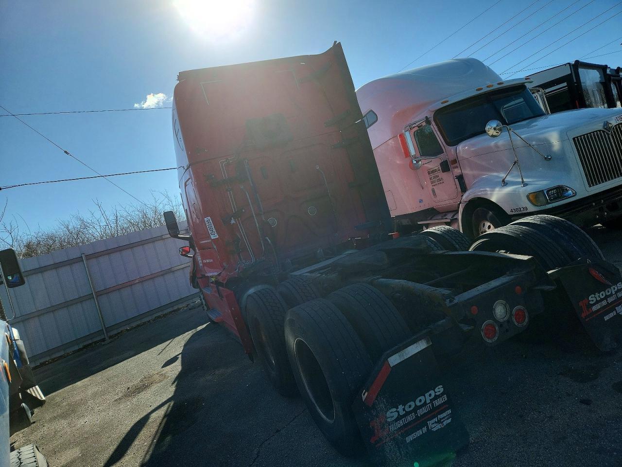 2021 Freigliner 2021 Freightliner Cascadia 126 Semi Truck