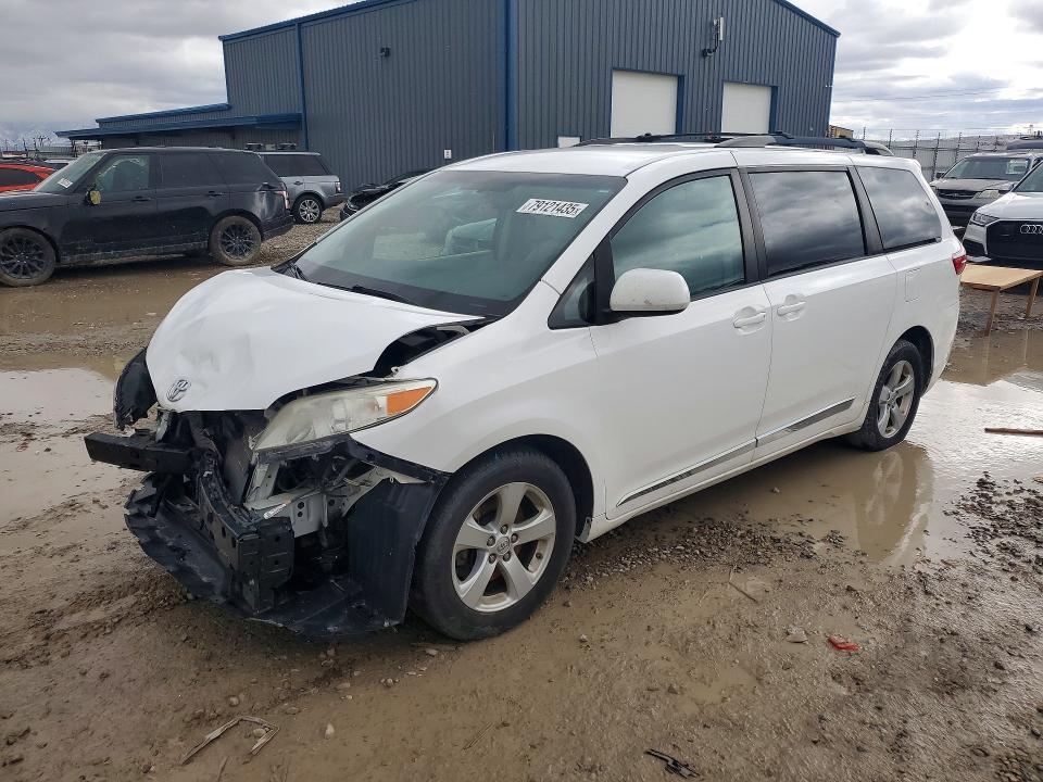 2016 Toyota Sienna le 8-passenger