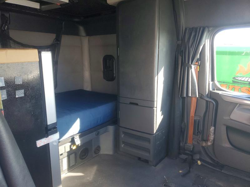 2020 Freightliner Cascadia 126 Semi Truck