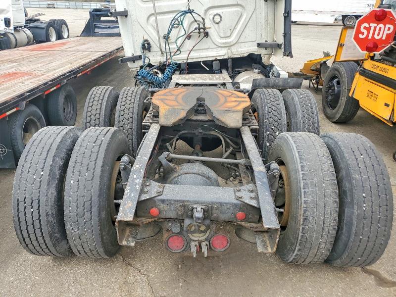 2019 Freightliner Cascadia 126 Semi Truck
