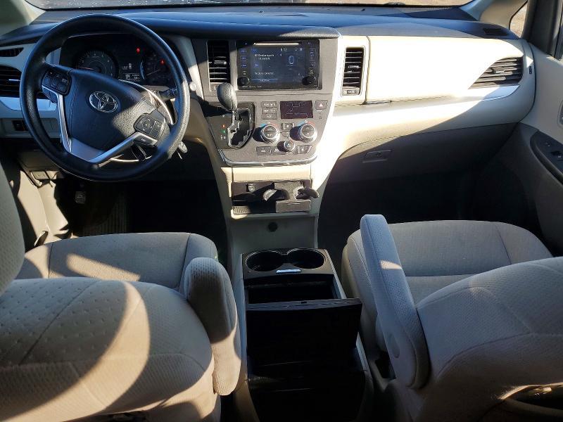 2017 Toyota Sienna le 8-passenger
