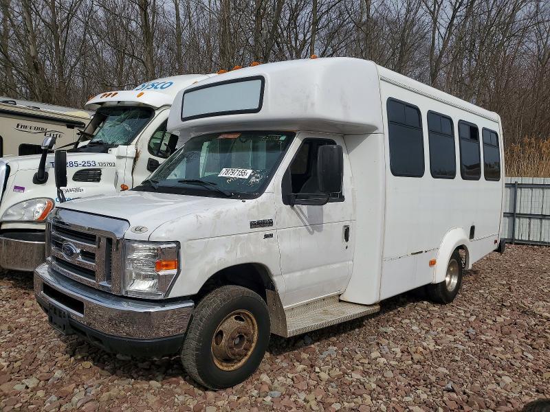 2018 Ford Econoline E350 Super Duty Cutaway Van