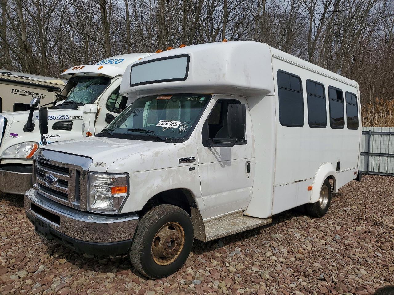 2018 Ford Econoline E350 Super Duty Cutaway Van