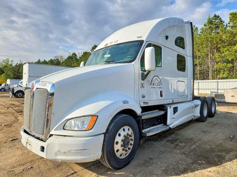 2011 Kenworth T700 Semi Truck