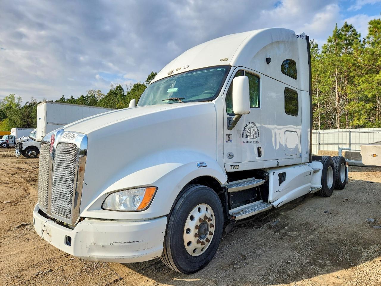 2011 Kenworth T700 Semi Truck