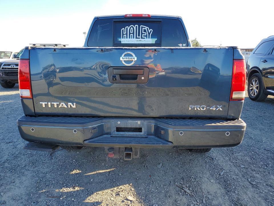 2014 Nissan Titan SV