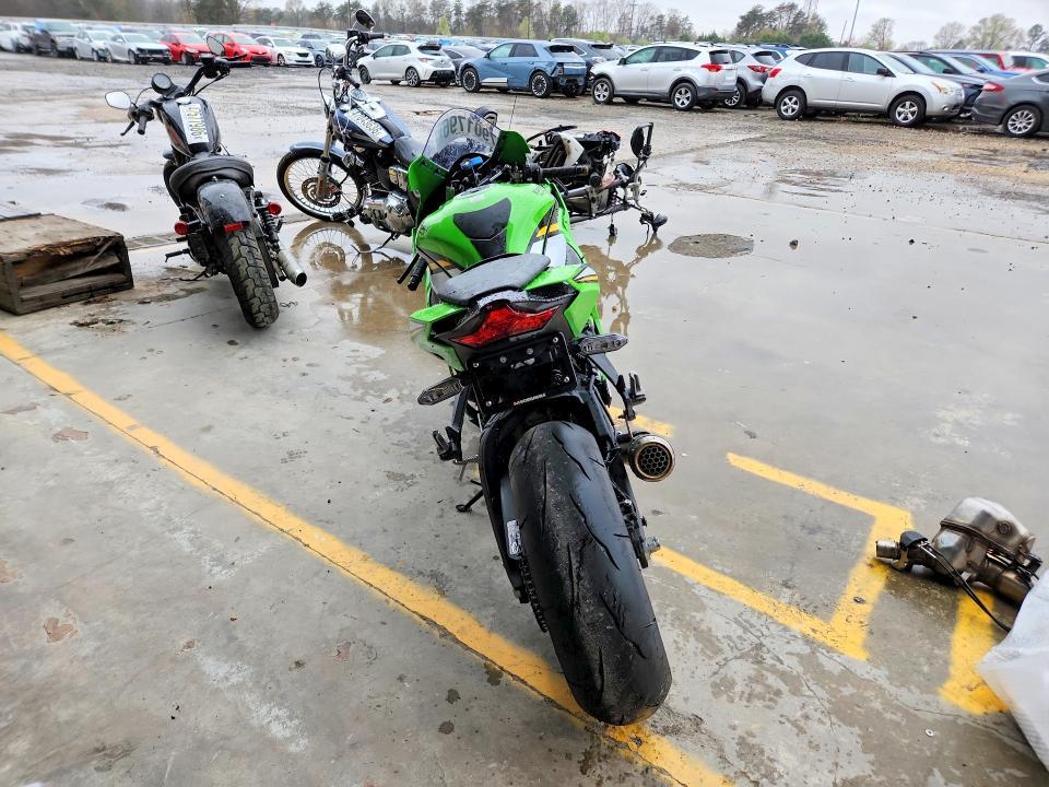 2025 Kawasaki ZX1002 L