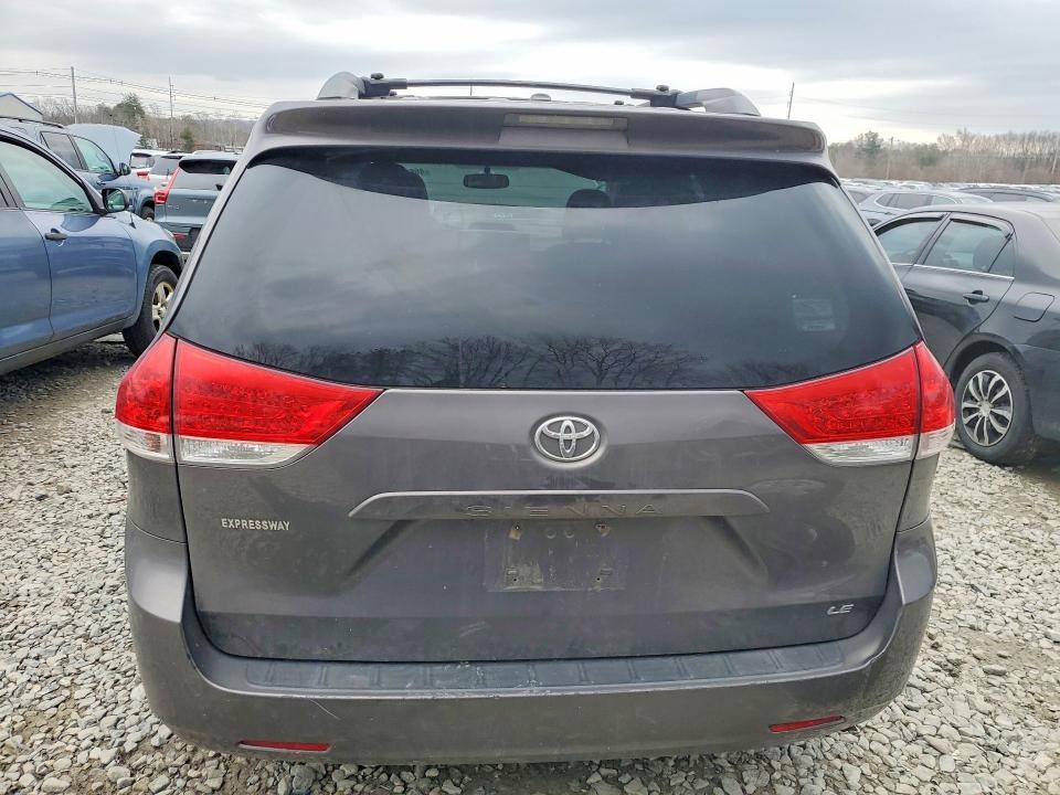 2011 Toyota Sienna le 8-passenger