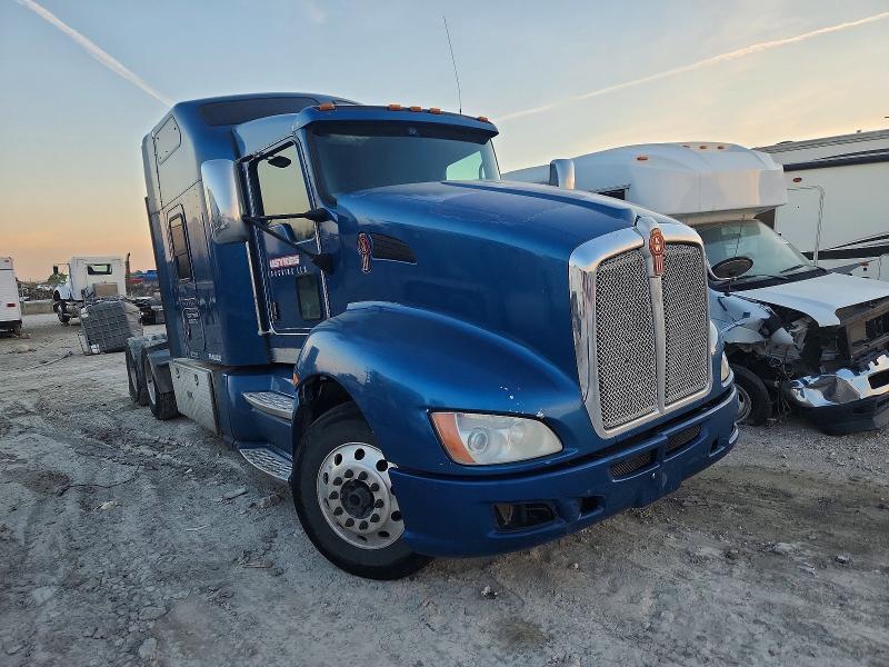 2013 Kenworth T660 Semi Truck