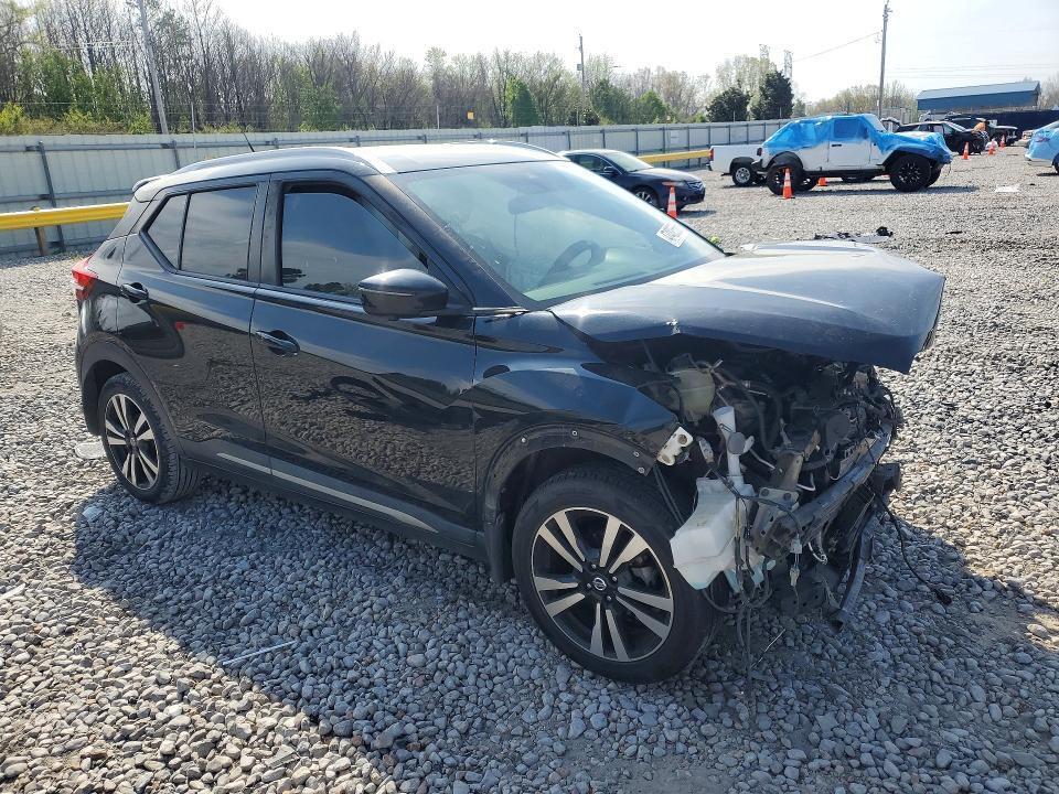 2020 Nissan Kicks sr