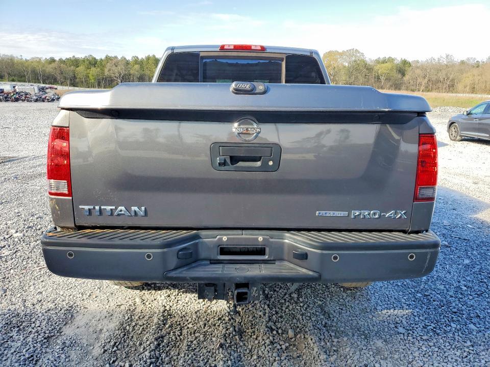 2013 Nissan Titan SV