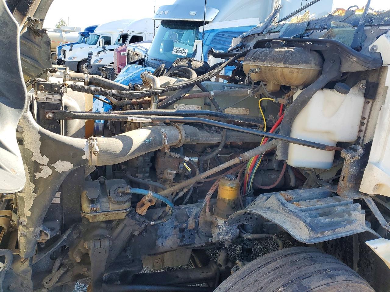 2005 Freightliner Conventional Columbia