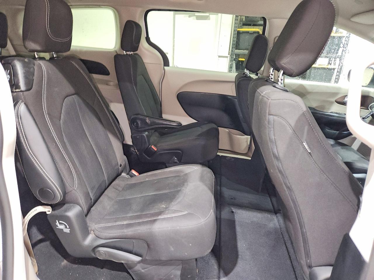 2024 Chrysler Voyager lx