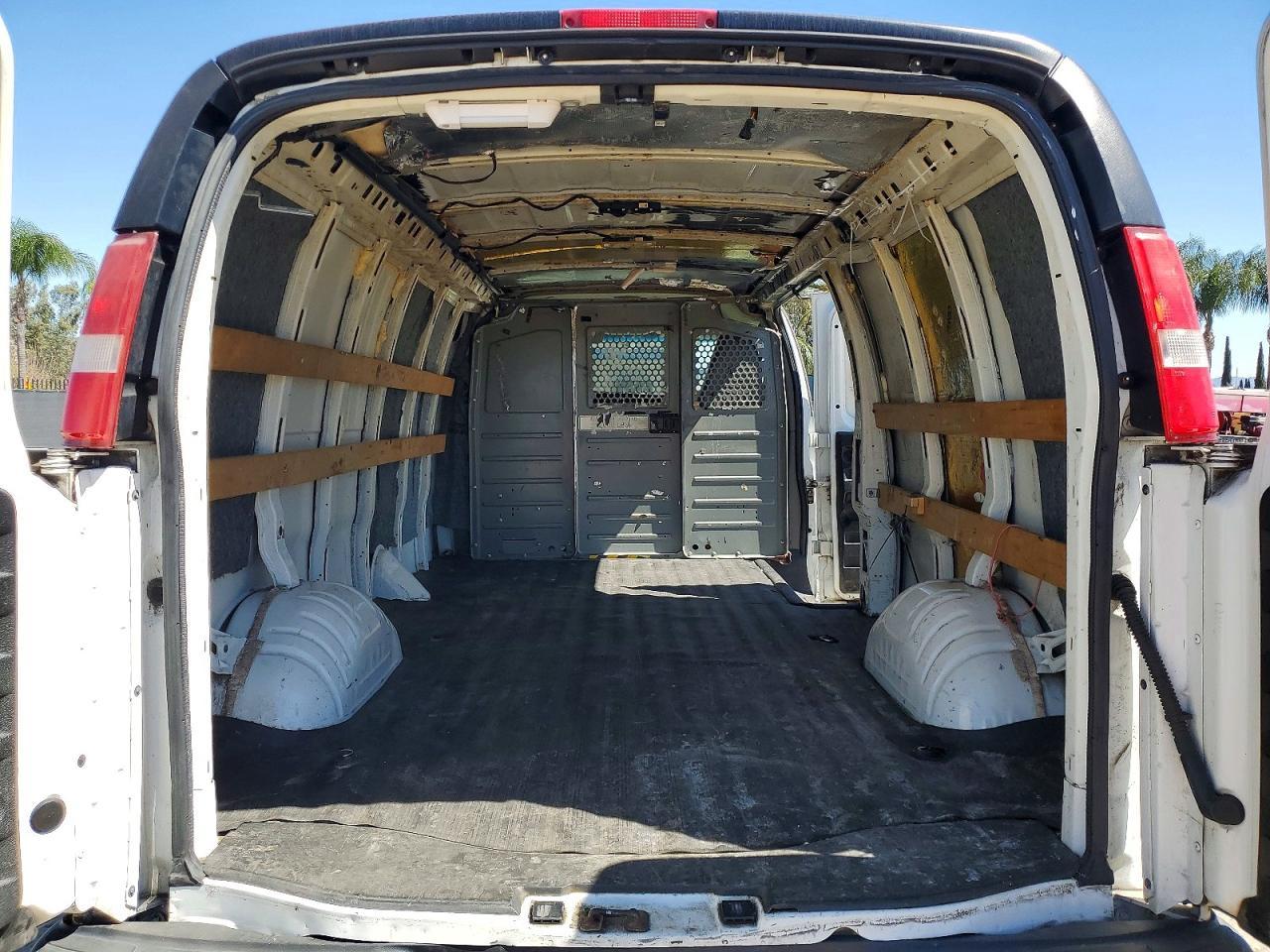 2017 GMC Savana 2500 Cargo Delivery Van