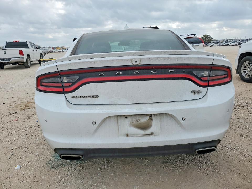 2018 Dodge Charger r