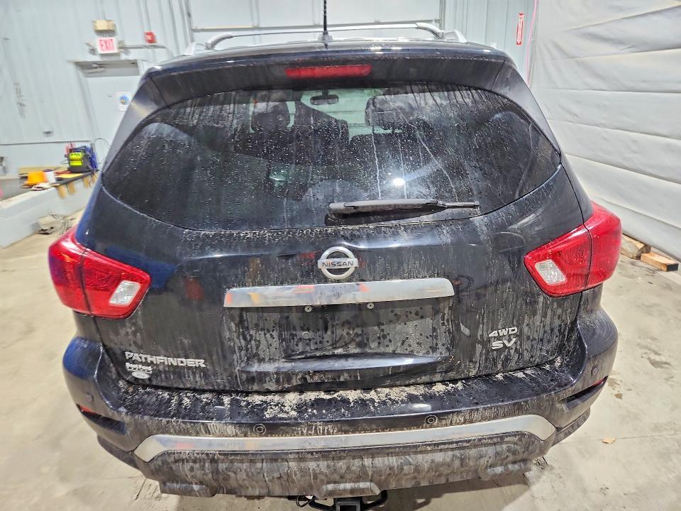 2018 Nissan Pathfinder sv