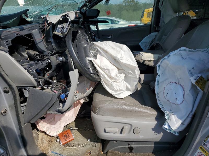 2015 Toyota Sienna xle 8-passenger