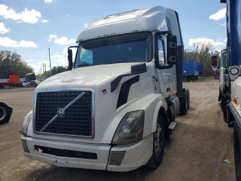 2017 Volvo VNL Semi Truck