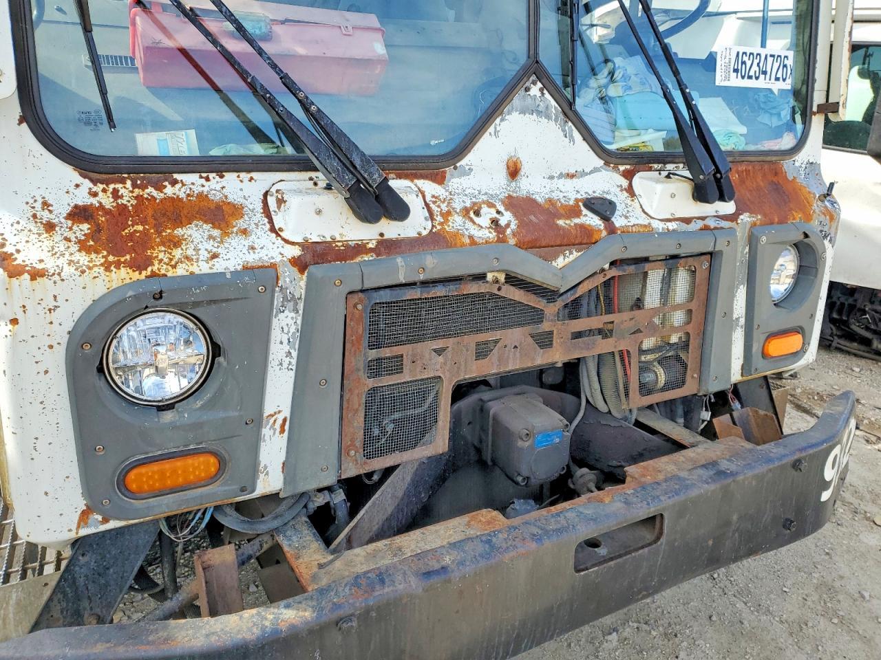 2011 Mack MRU613 Refuse Truck