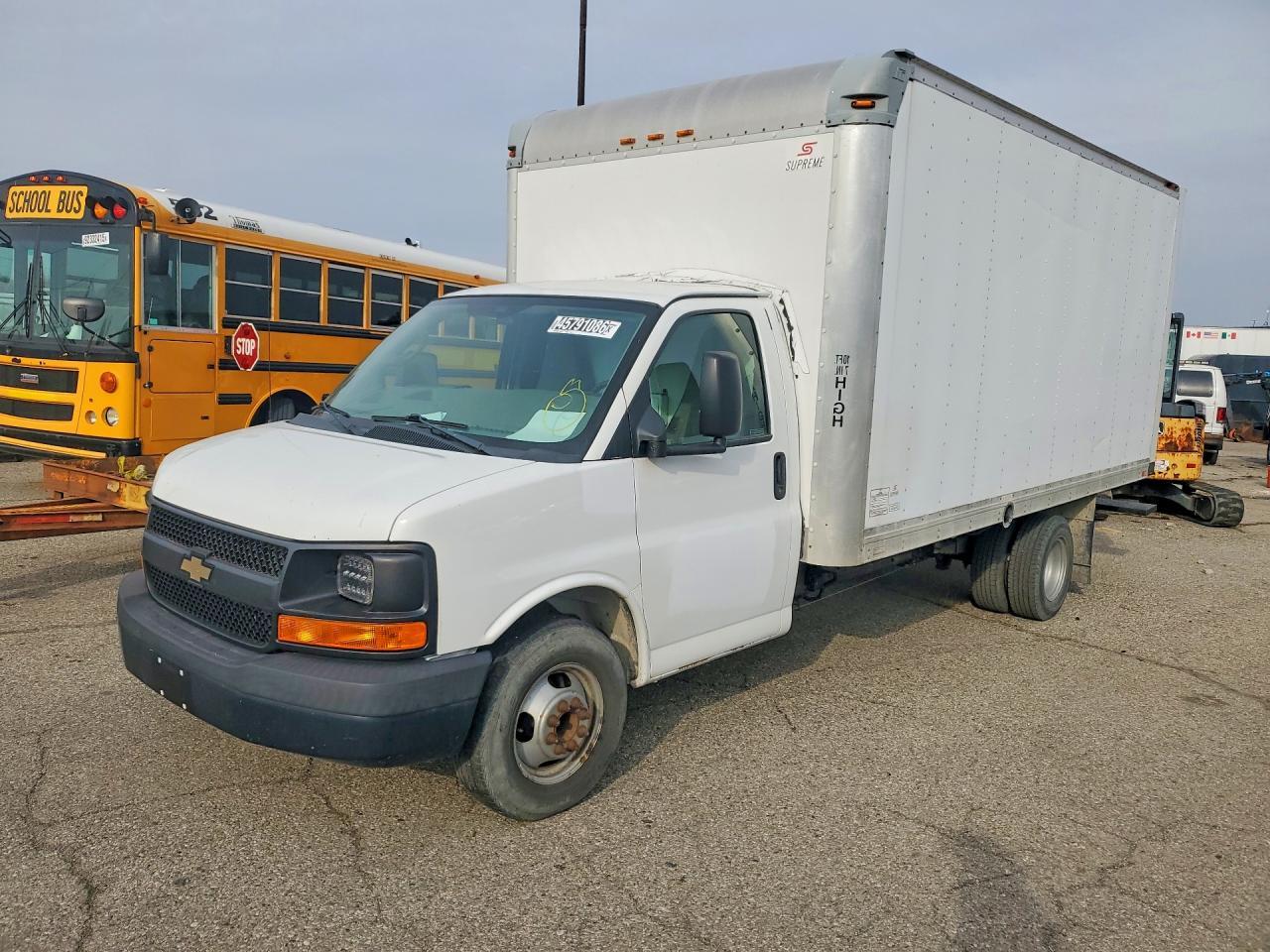 2017 Chevrolet Express BOX Truck