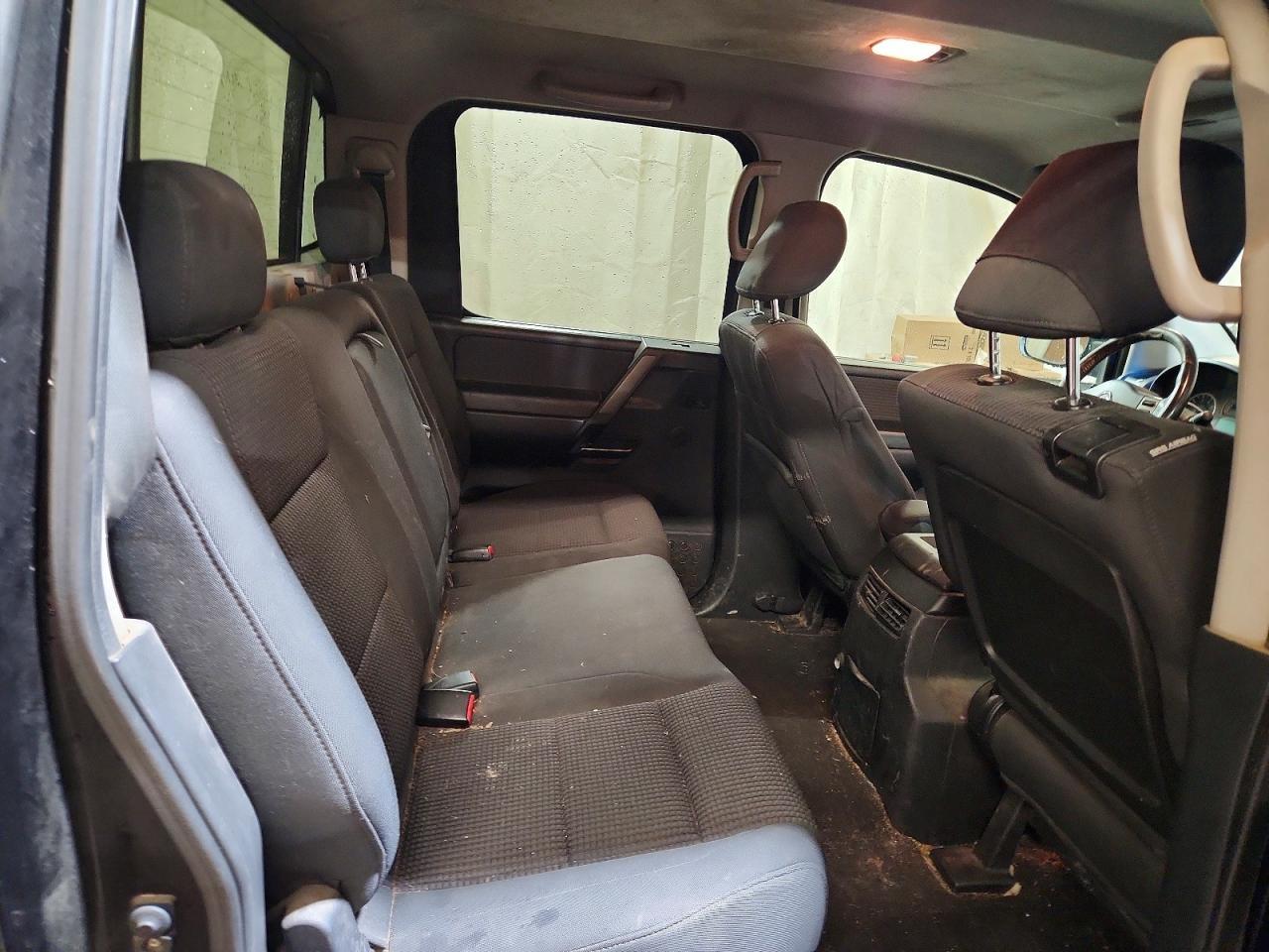 2010 Nissan Titan SE