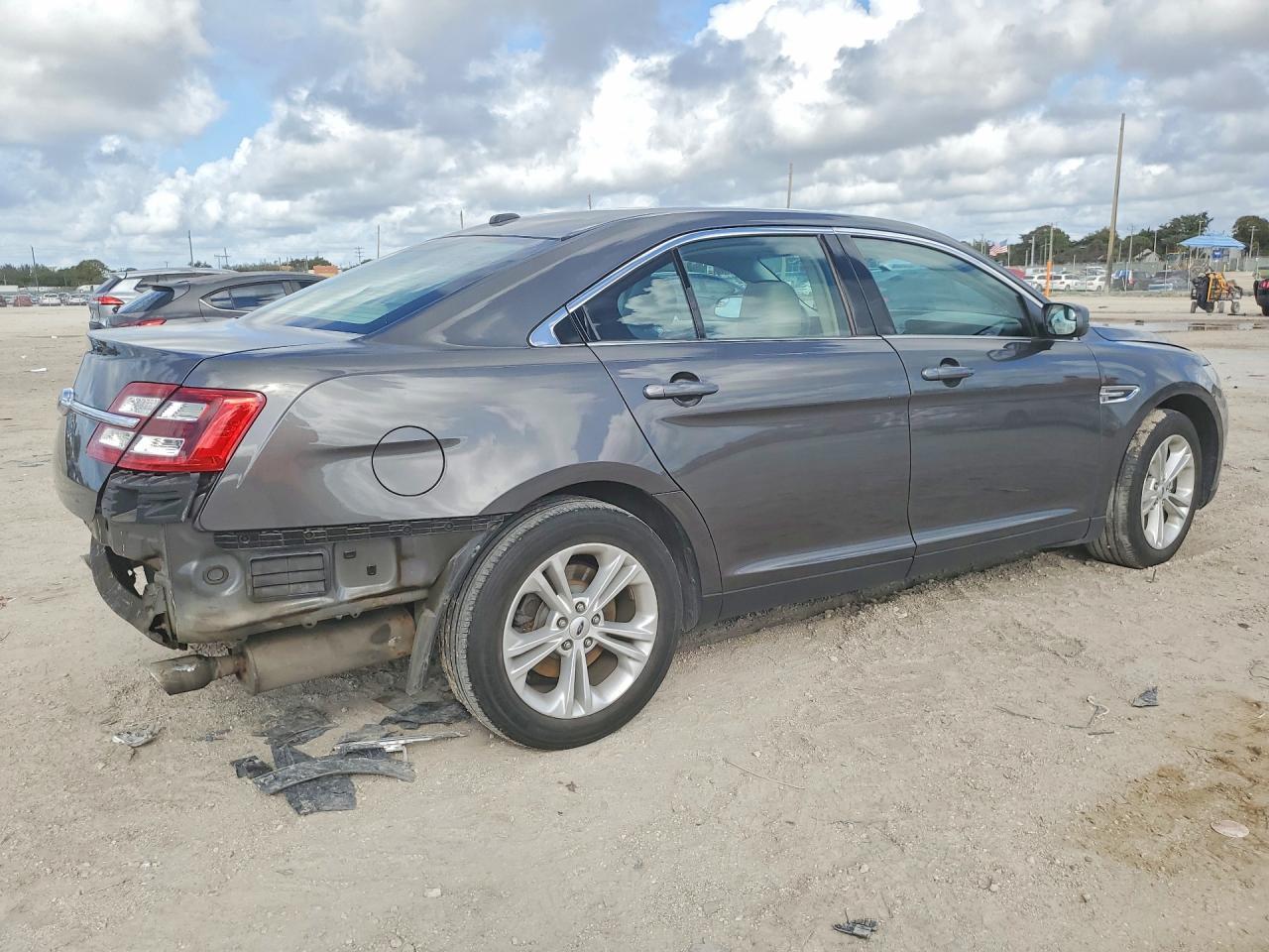 2017 Ford Taurus se