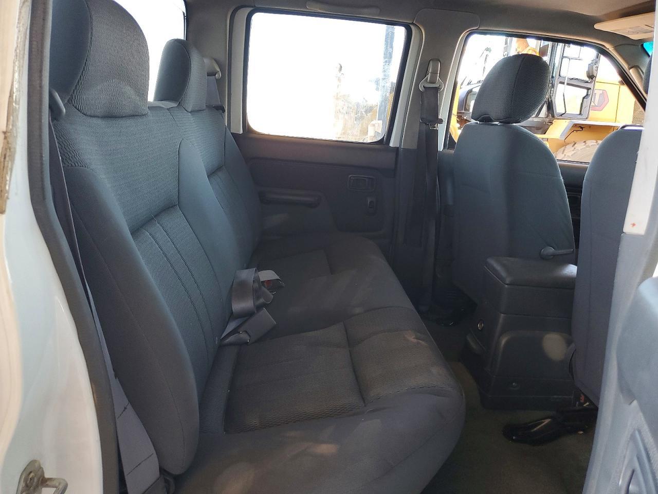 2004 Nissan Frontier XE-V6