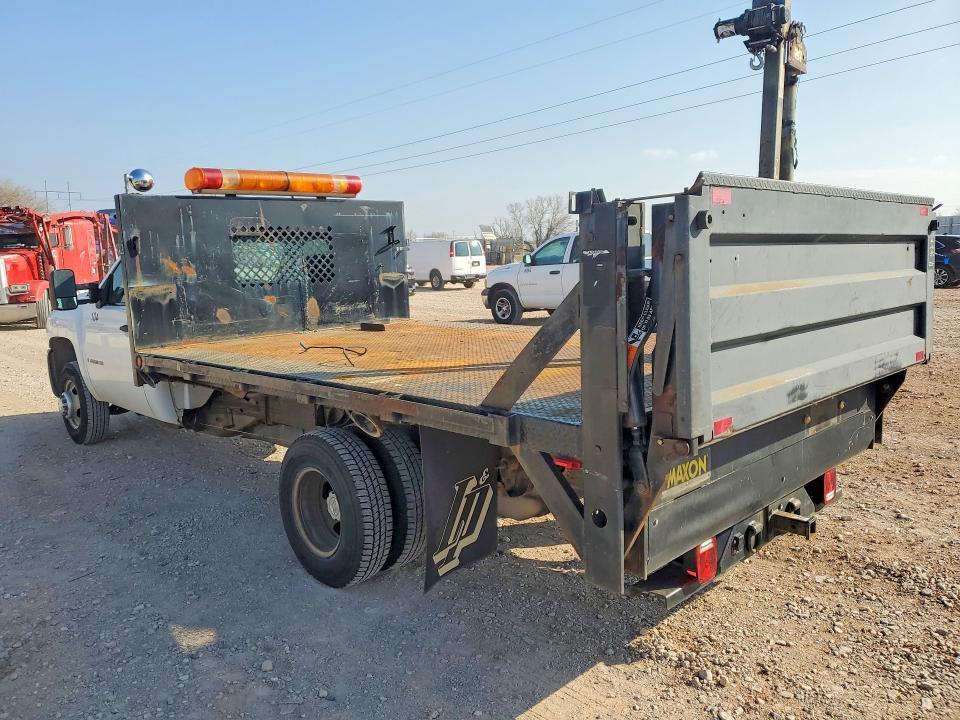 2007 Chev Rolet Silverado Flatbed Truck