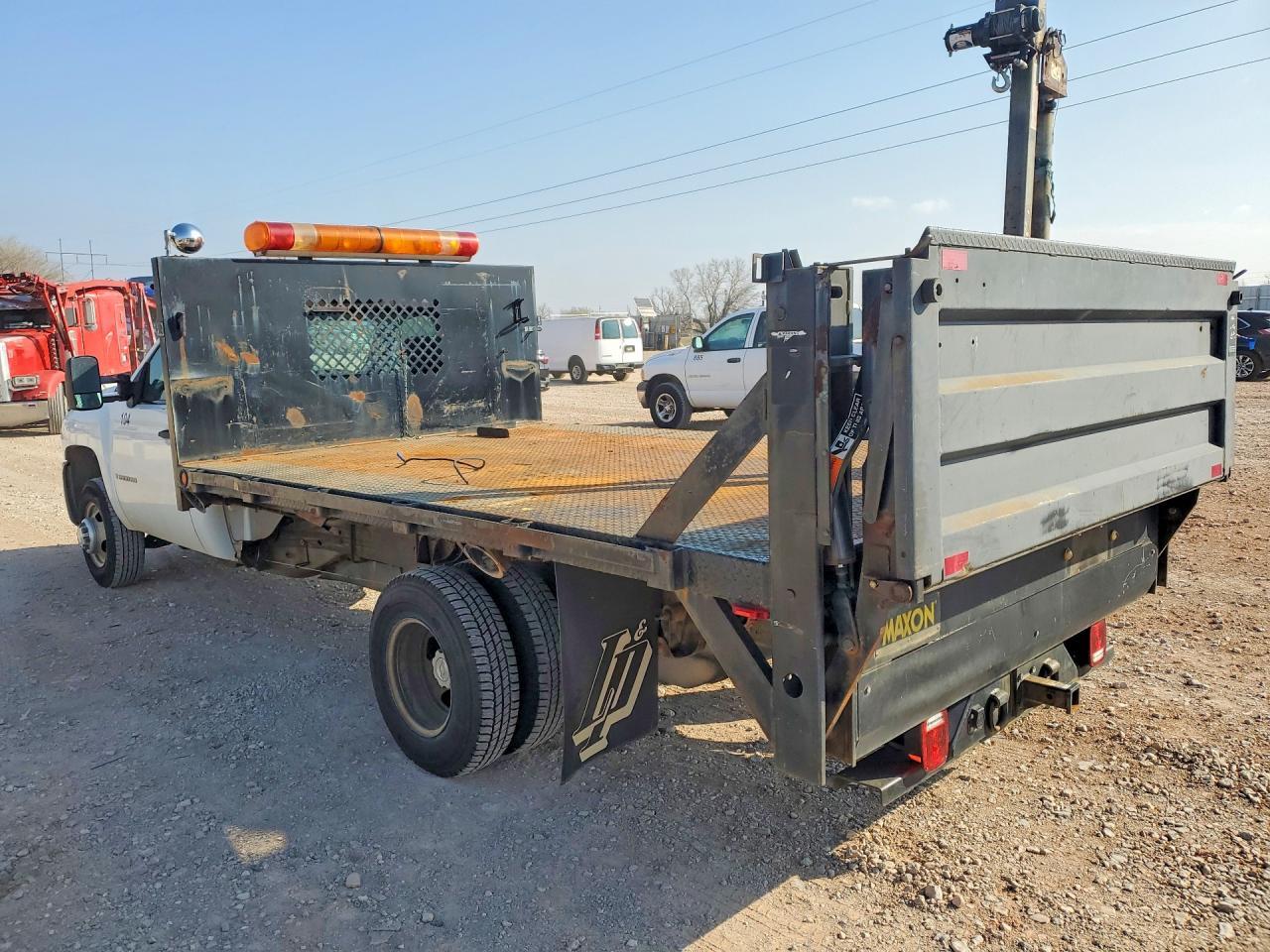 2007 Chev Rolet Silverado Flatbed Truck