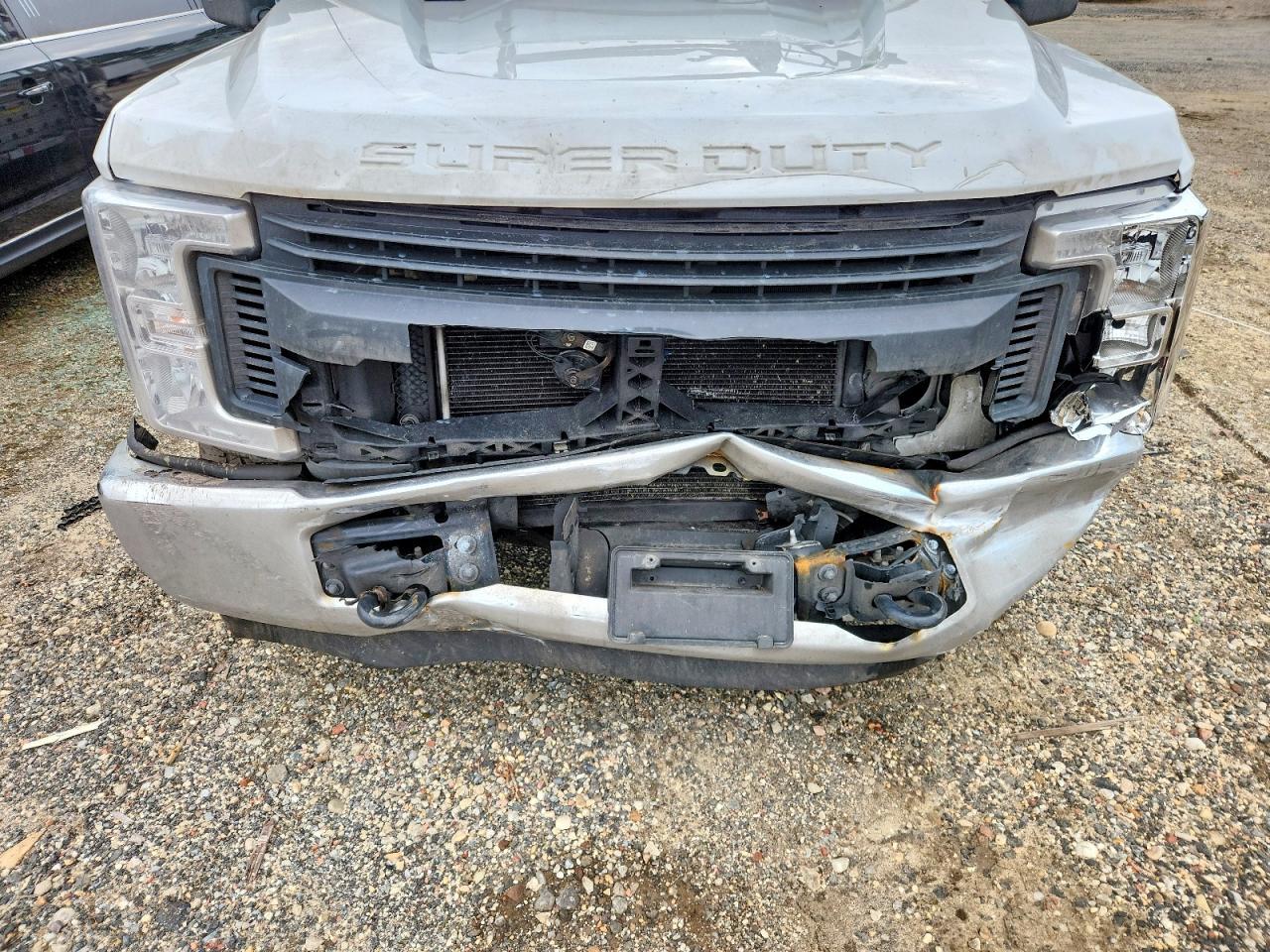 2018 Ford F350 Super Duty Glass Rack Truck