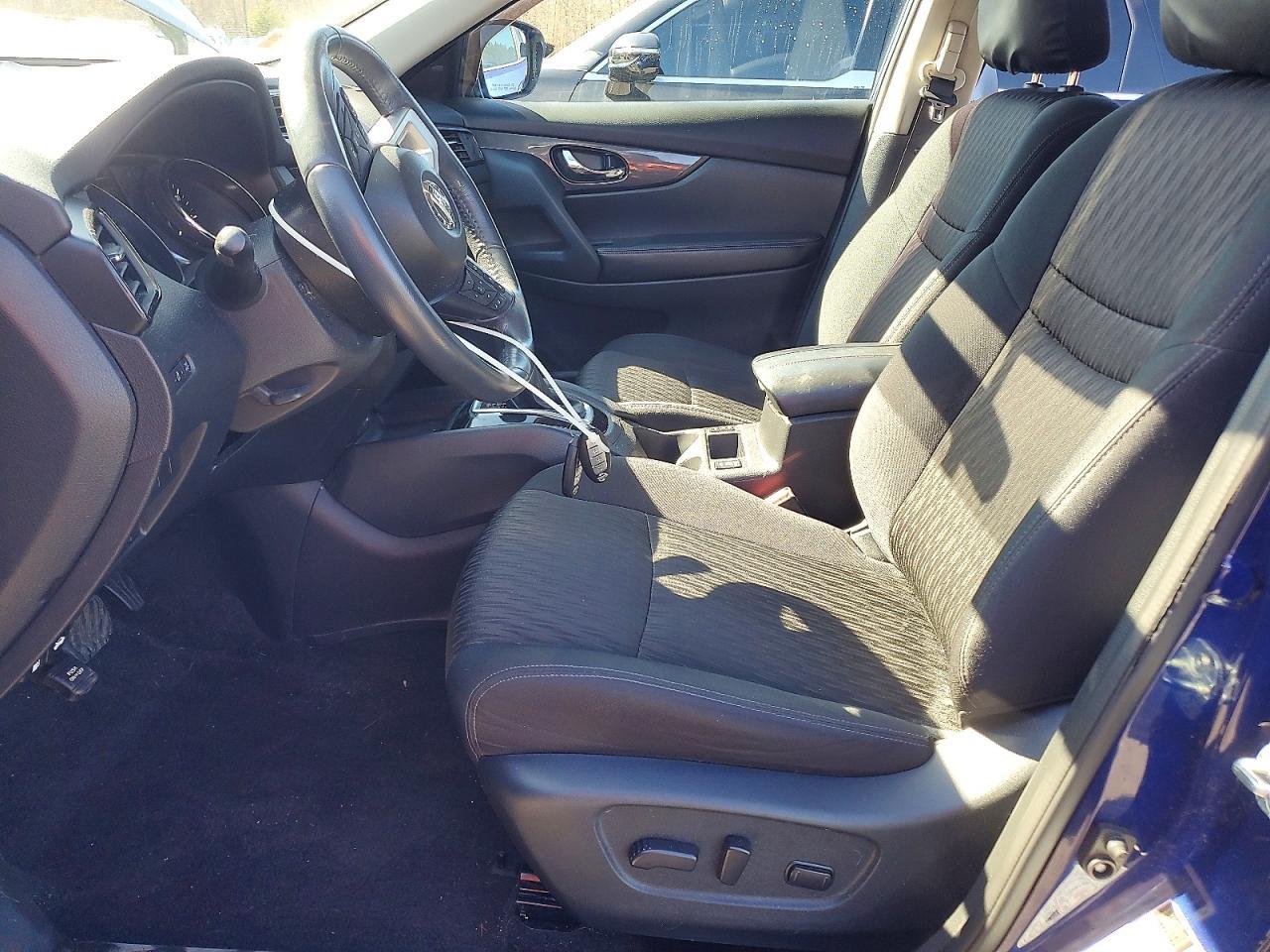 2017 Nissan Rogue sv