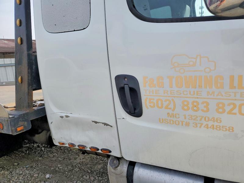 2013 Freightliner M2 106 MED