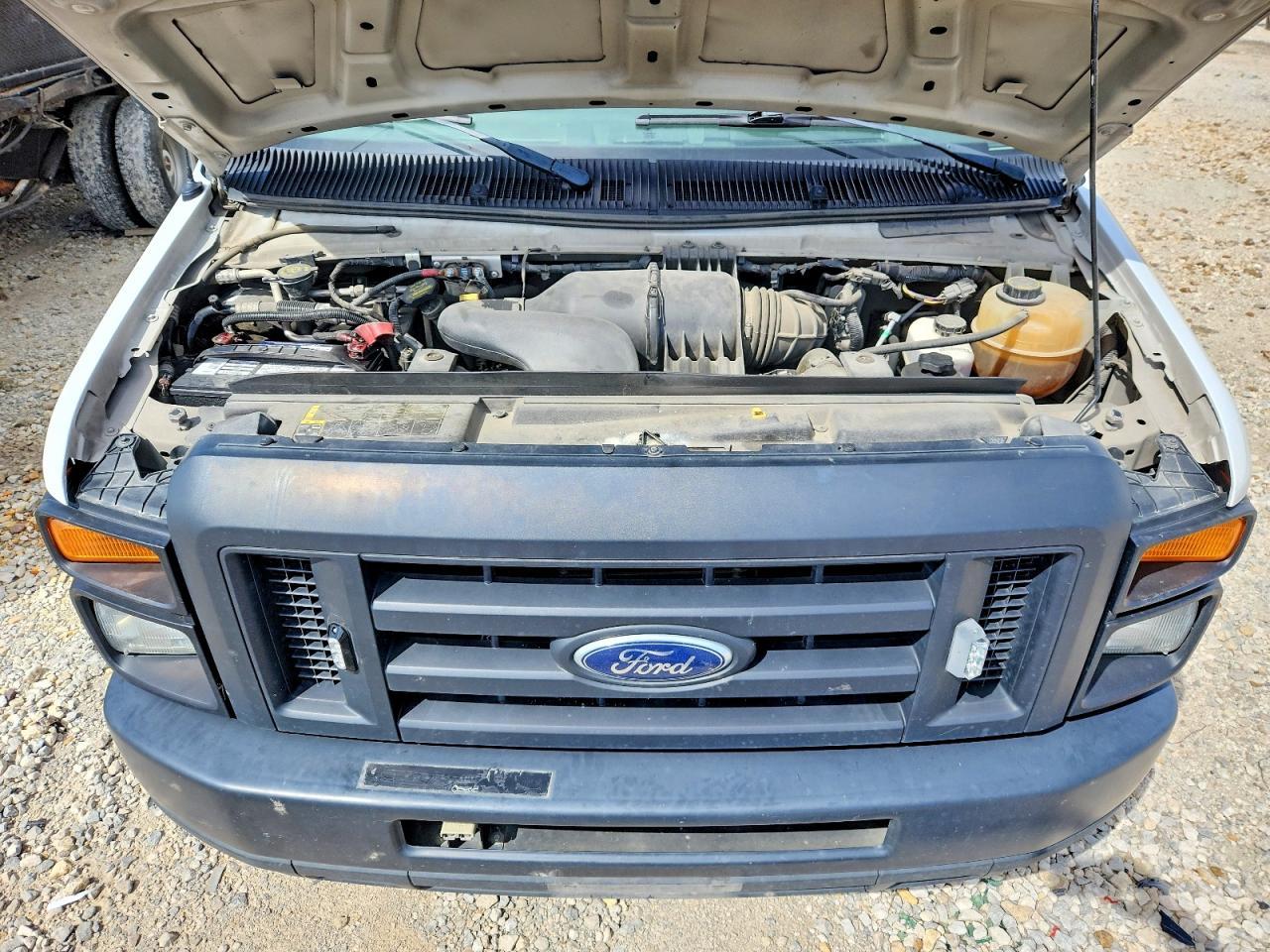 2013 Ford E350 BOX Truck