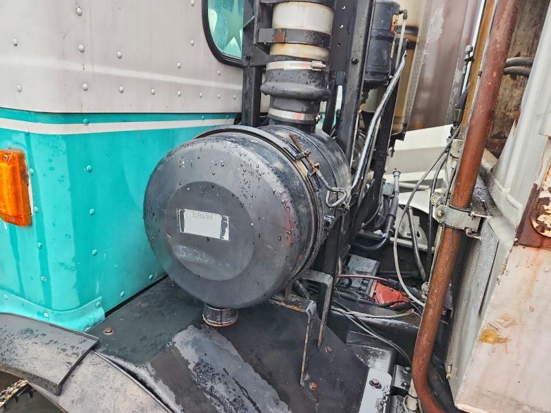 1998 Peterbilt 320 Refuse Truck