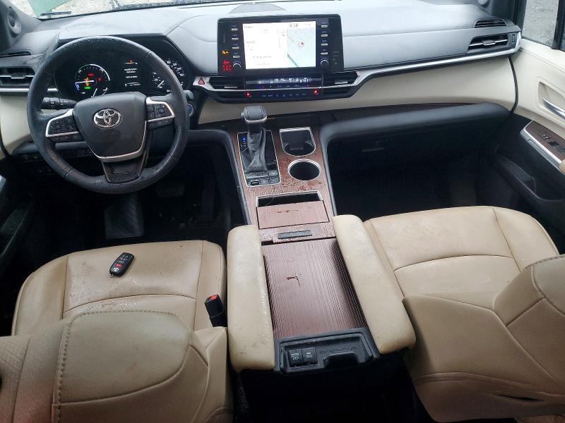 2022 Toyota Sienna xle 8-passenger