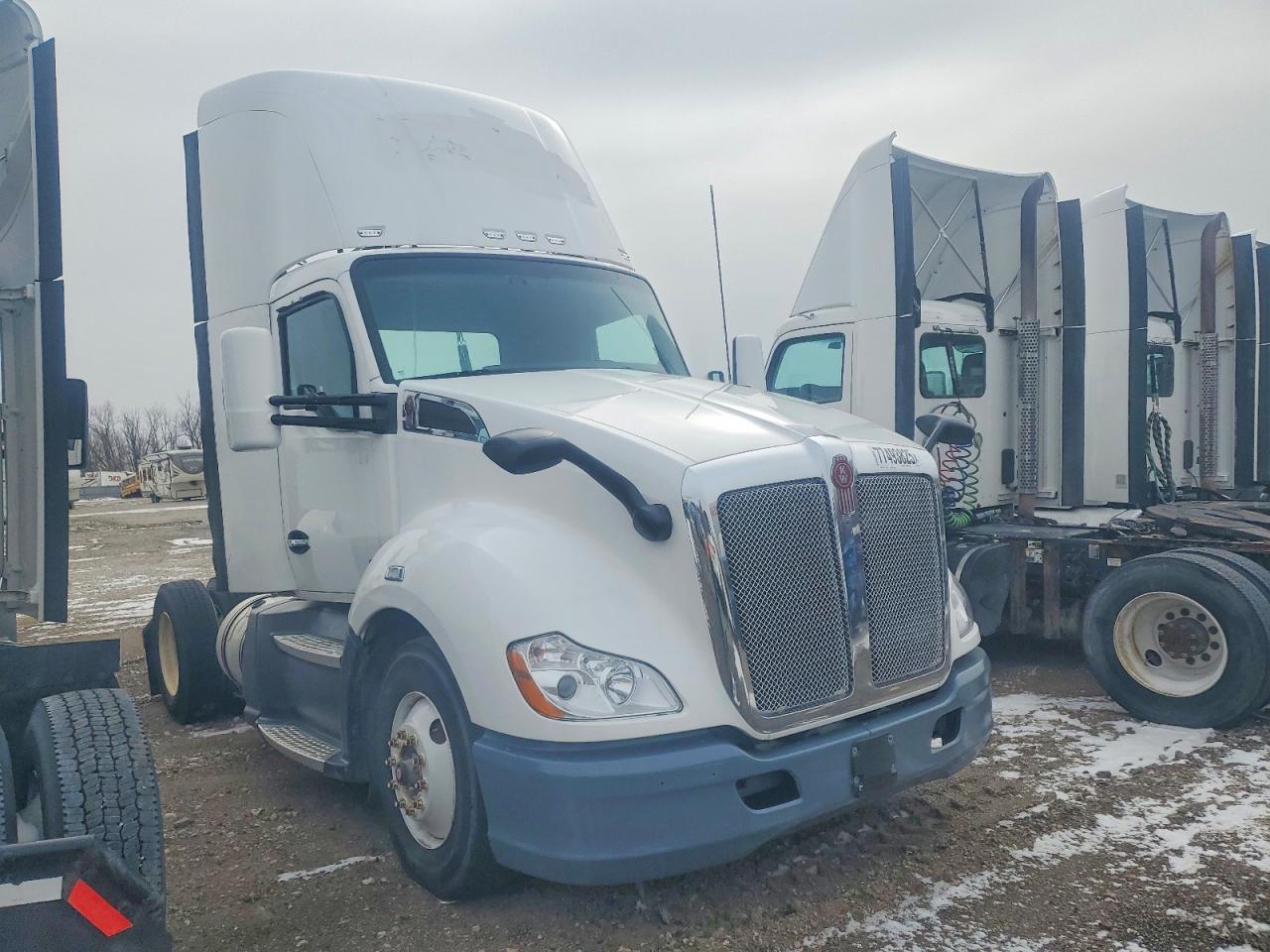 2015 Kenworth T680 Semi Truck