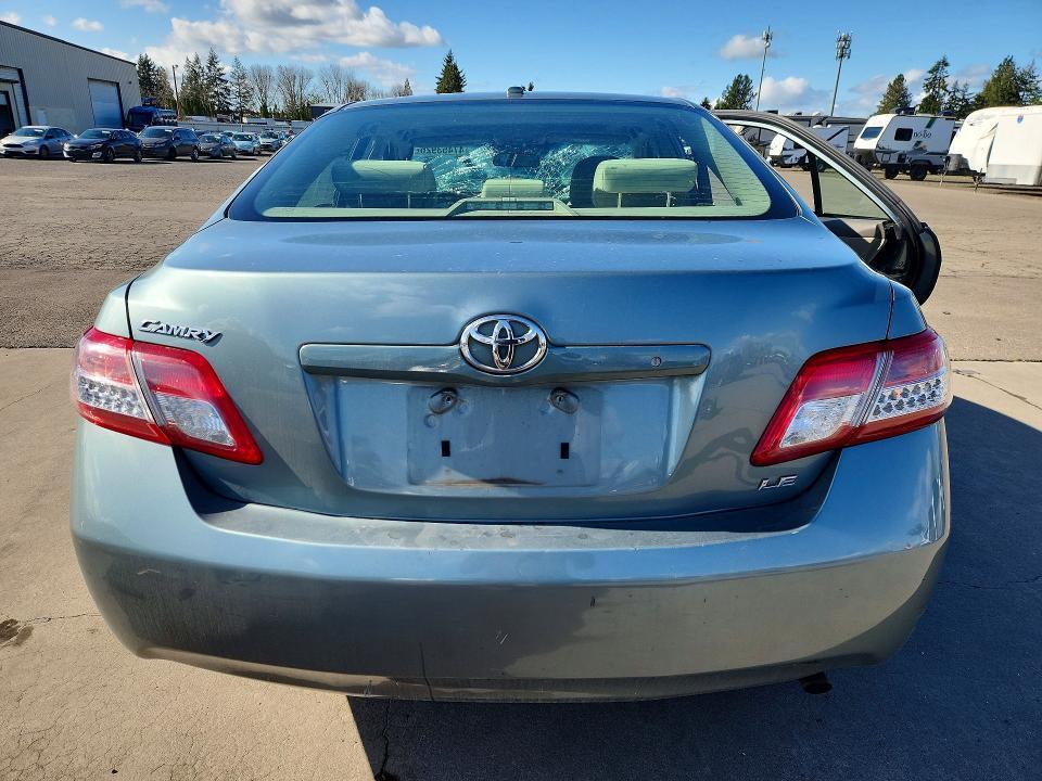 2011 Toyota Camry le