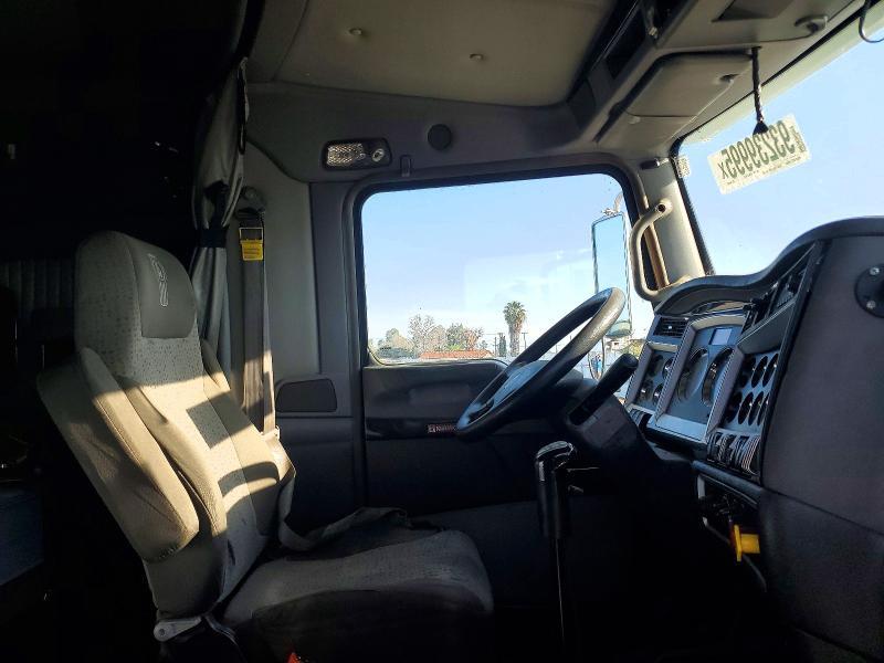 2015 Kenworth T800 Semi Truck