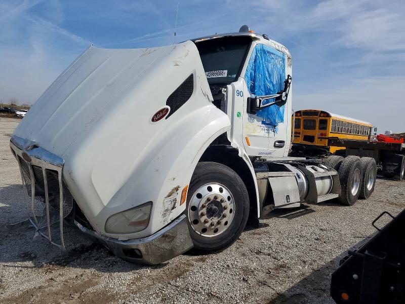 2016 Peterbilt 579 Semi Truck