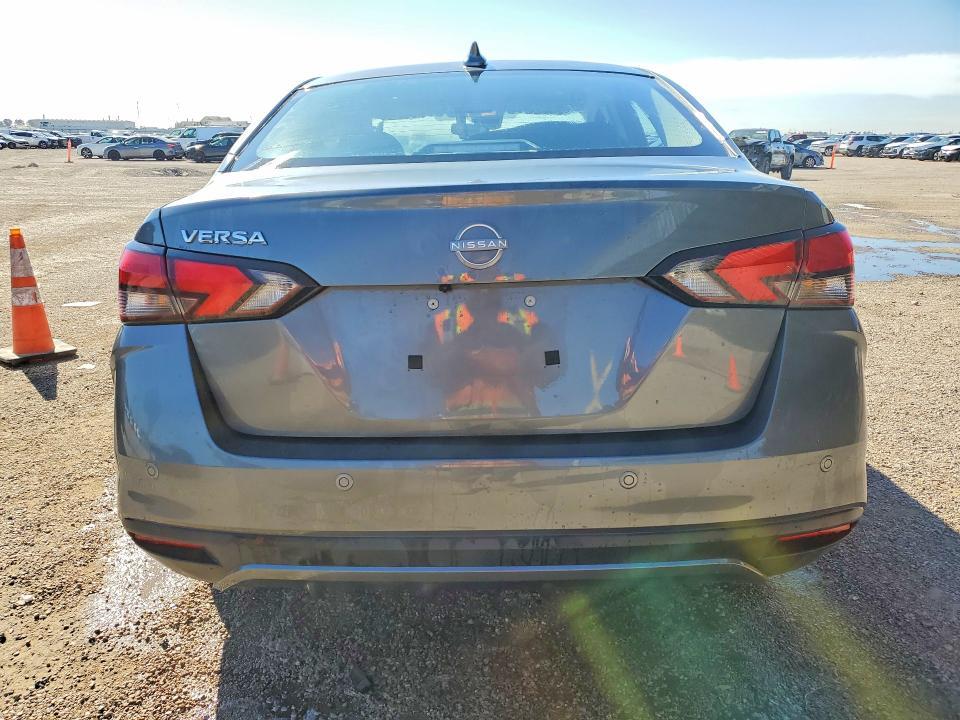 2025 Nissan Versa sv
