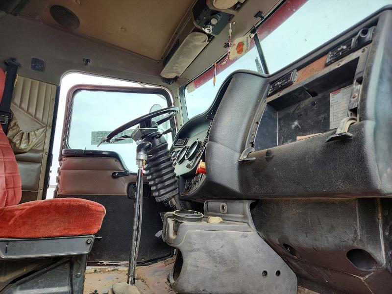 2004 Kenworth T880 Semi Truck