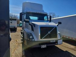 Salvage trucks for sale at Woodhaven, MI auction: 2017 Volvo VNL Semi Truck