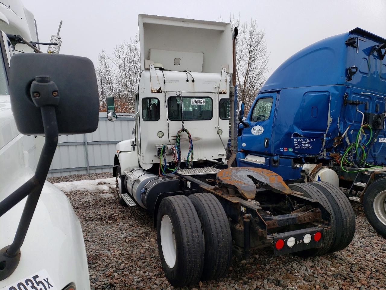 2015 Kenworth T440 Semi Truck