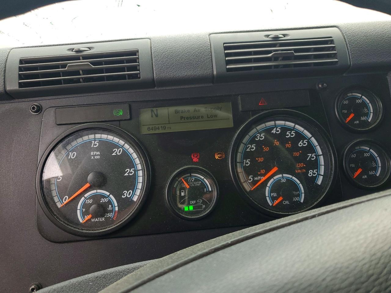 2017 Freigliner 2017 Freightliner Cascadia 125 Semi Truck