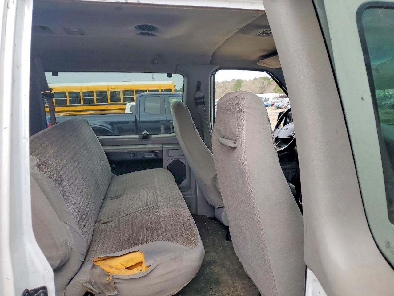 2000 Ford Econoline E350 Super Duty Wagon