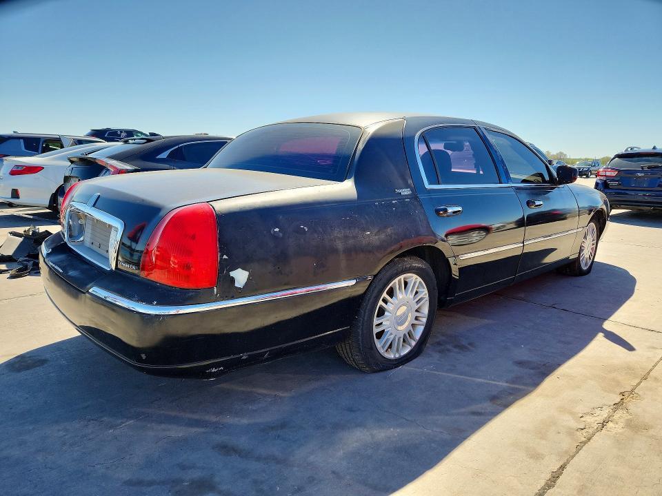 2008 Lincoln Town car Signature Limited