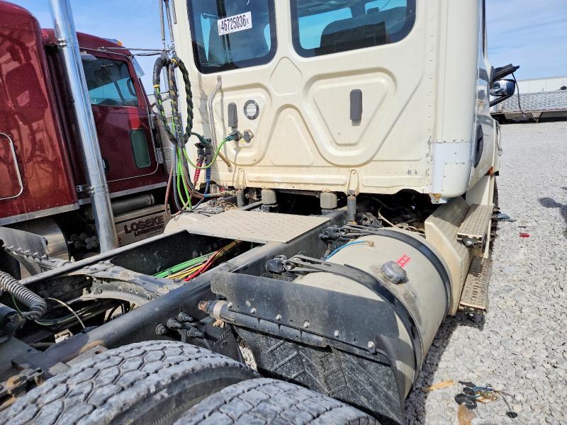 2020 Freigliner 2020 Freightliner Cascadia 126 Semi Truck