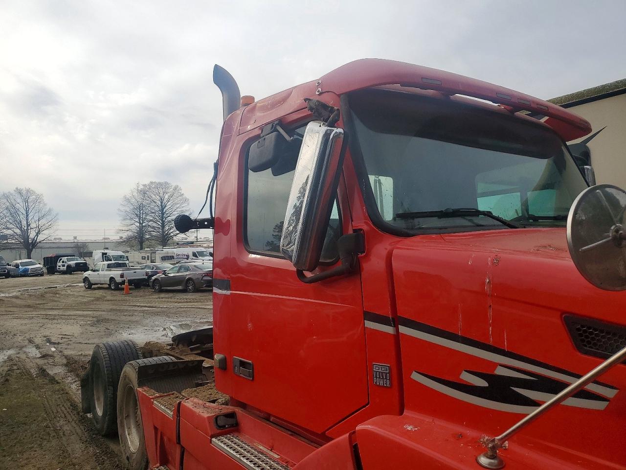 2010 Volvo VNL Semi Truck