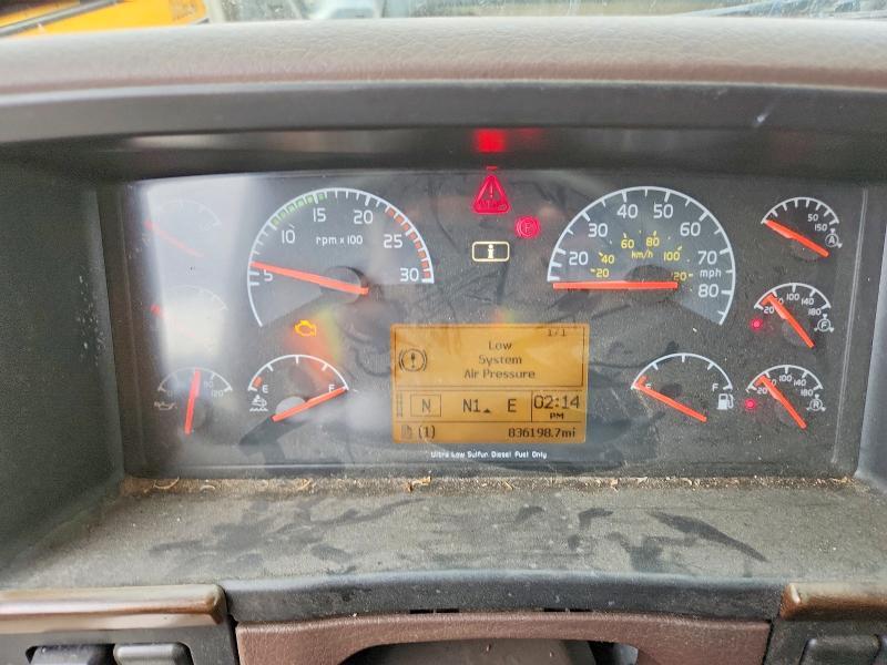 2015 Volv O vnl Semi Truck