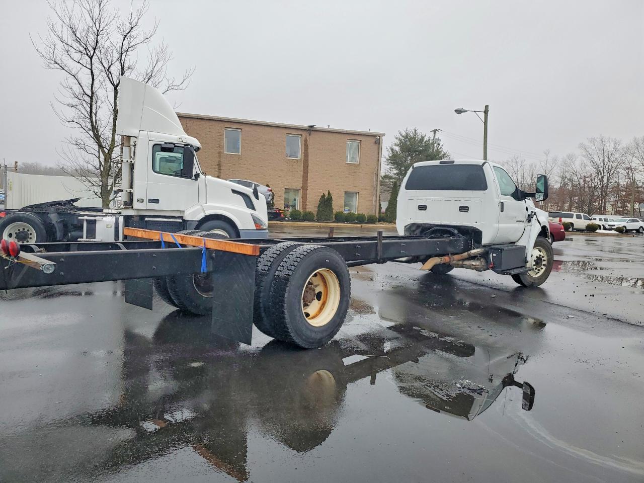2018 Ford F650 Super Duty Truck Cab AND Chassis